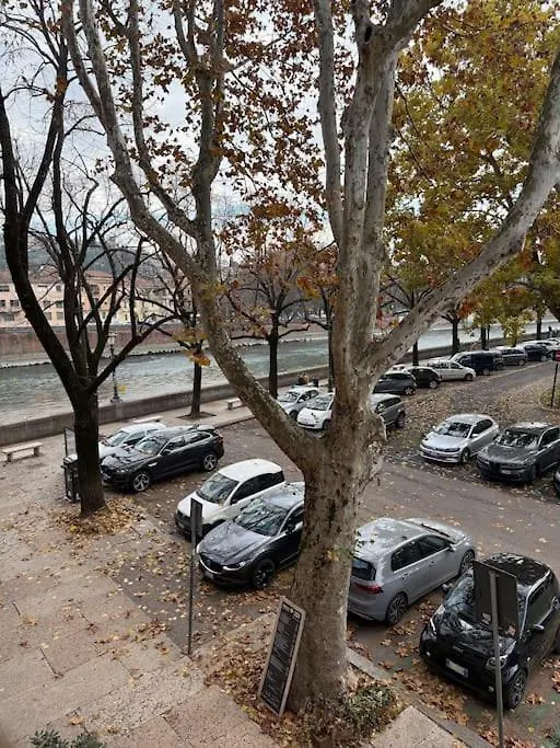 Roel Apartments Ponte Pietra Verona 0*,  Itália